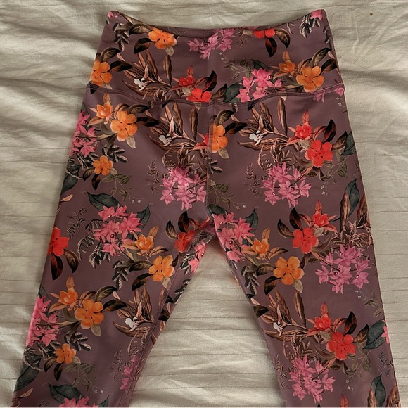 Beyond Yoga High Waisted Midi Legging in Silverberry Bloom - Picture 3 of 5